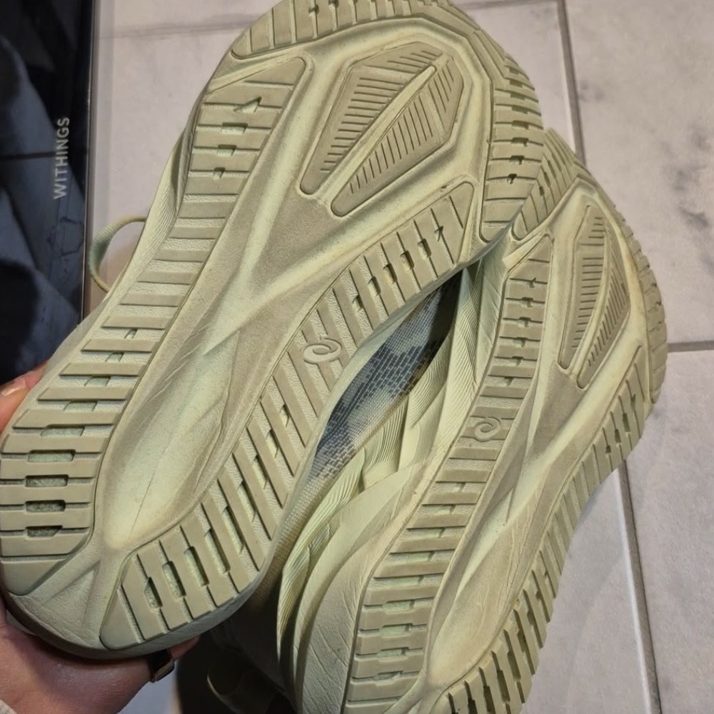 Asics Novablast 5 Running Shoes - Womens 8.5  - Green - Purchased Jan 2026 - Picture 3 of 3